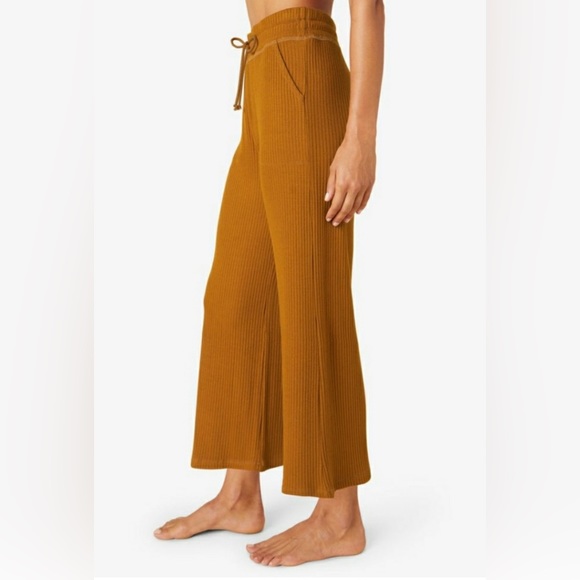 Beyond Yoga | Free Flow Wide Leg Cropped Pants - Picture 6 of 15